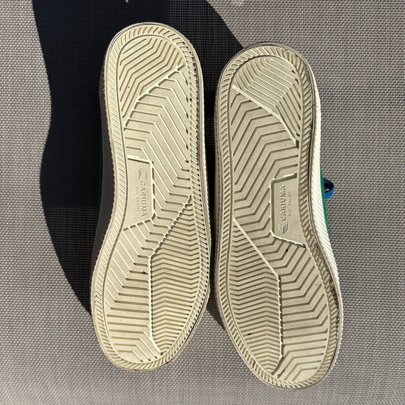 Cariuma green canvas sneakers in a size 6. Added blue laces. Great condition! - Picture 6 of 9
